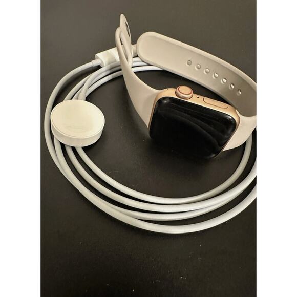Apple Watch SE 1st Generation 40mm Rose Gold Aluminium - Picture 1 of 9